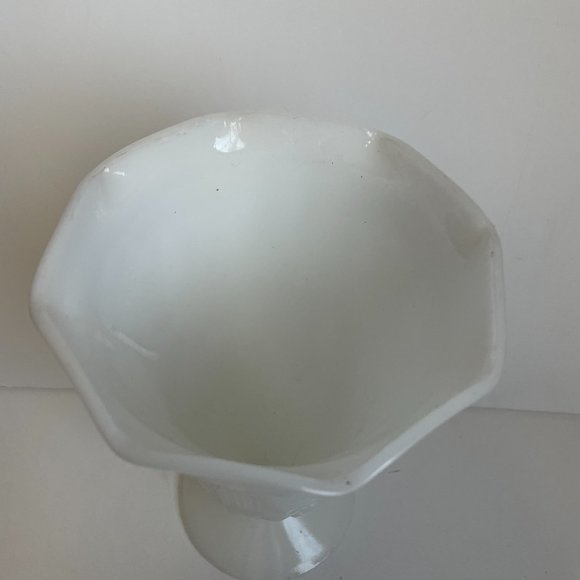 Vintage Jeannette Milk Glass Herringbone Irises Pattern Footed Vase 9” Great - Picture 7 of 8